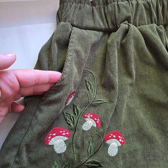 Mushroom Embroidered Corduroy Shorts Elastic Waist Pockets Womens Sz XL - Picture 3 of 7